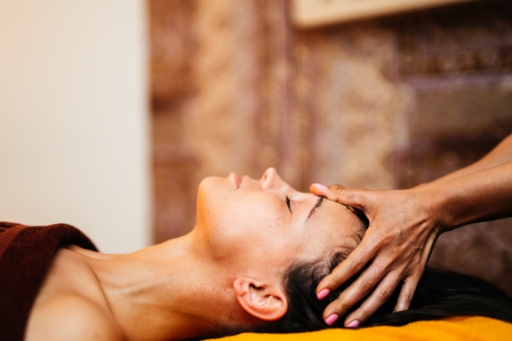 Khmer point head massage